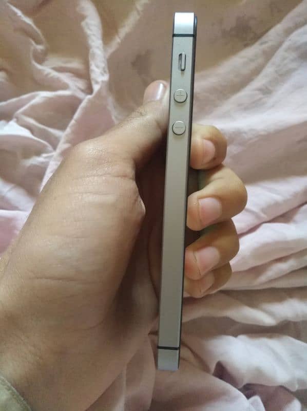 iPhone 5se Grey NON PTA 10