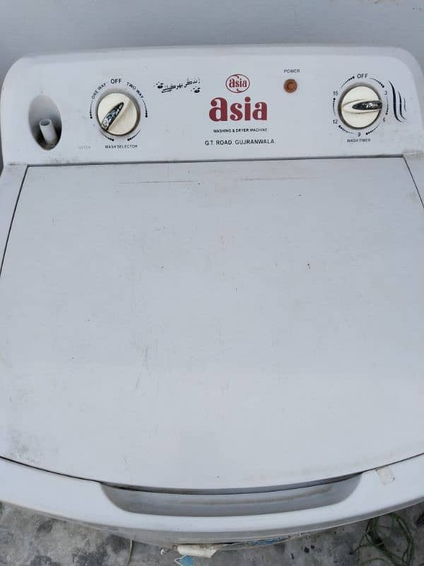 2 washing machines ha aik asia comqpny ki r aik toyo ki 2