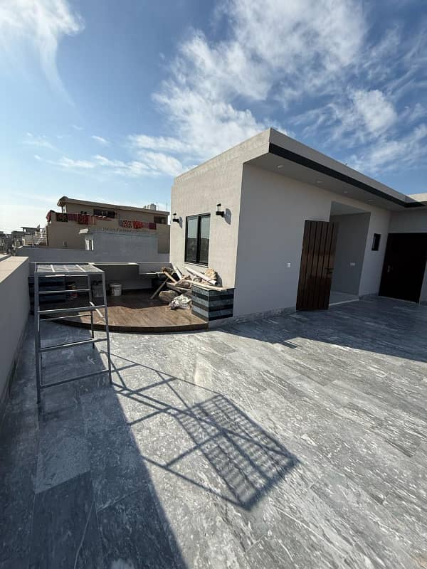 SUPER HOT DEAL! 10 Marla House for Sale LDA Avenue 01 (Block J) 6