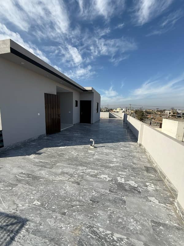 SUPER HOT DEAL! 10 Marla House for Sale LDA Avenue 01 (Block J) 7