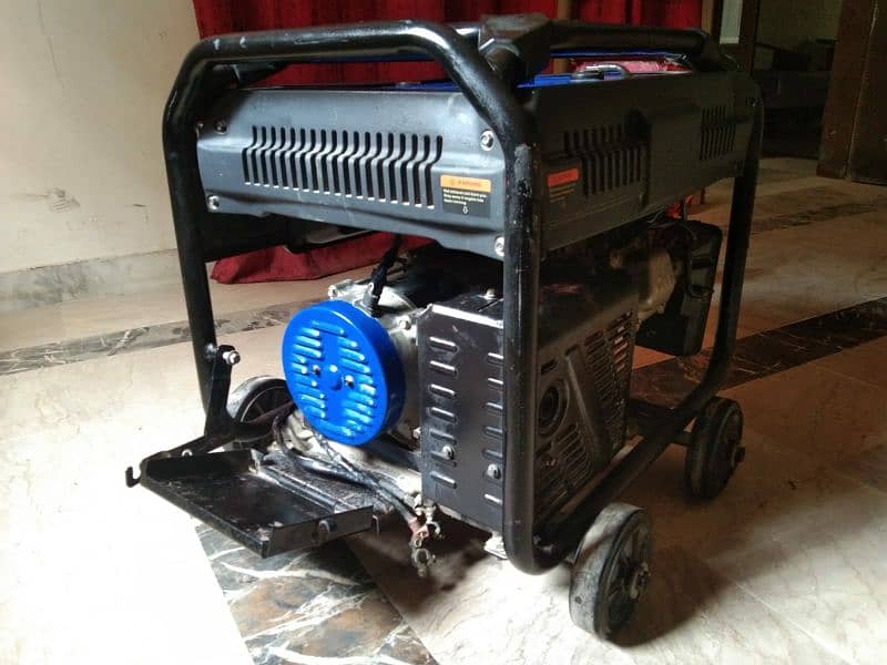 Yokohama YH3600S Generator (Like new) 5