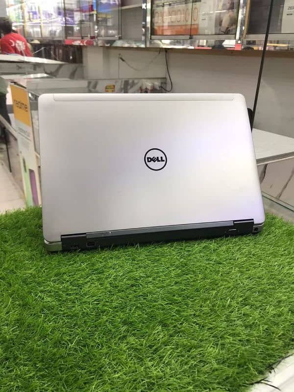 Dell core i7 4th gen 8gb/128gb 2gb dedicated graphics card laptop 3