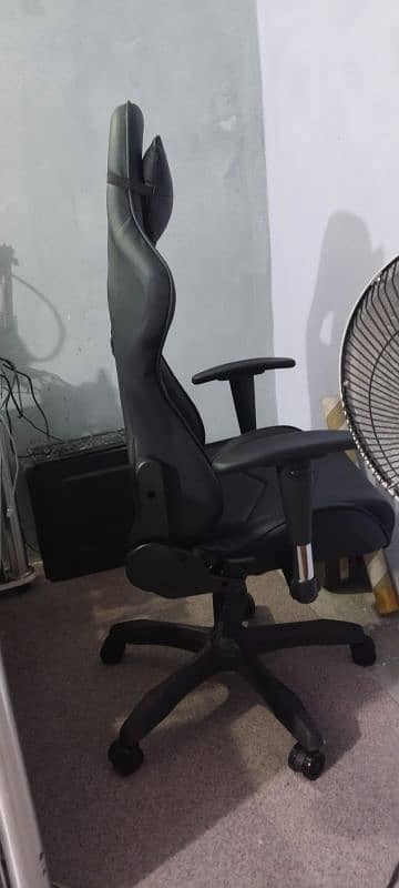 Global Razer Gaming Chair In Good Condition Slightly Used 3