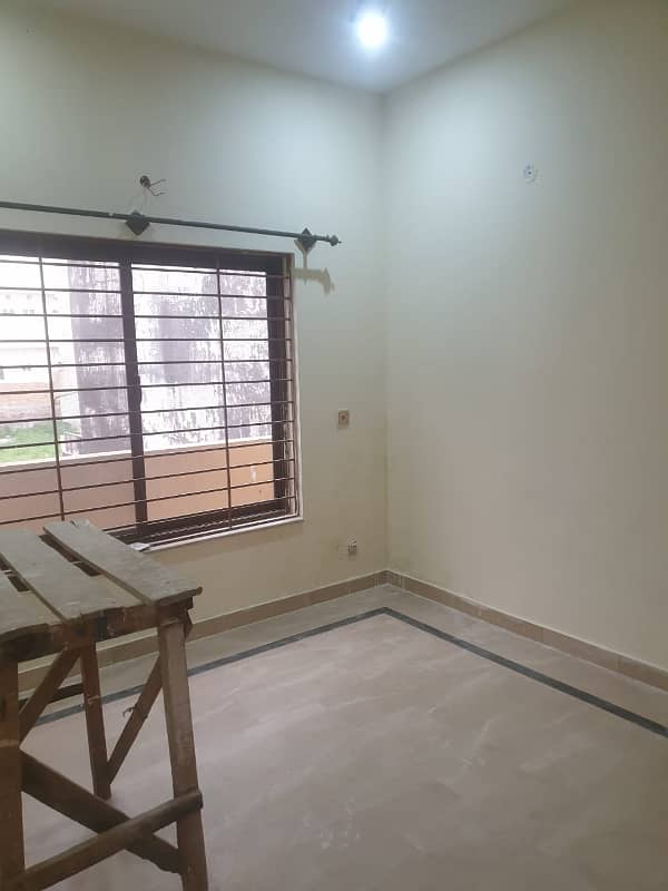 Ideal Prime Location 1000 Square Feet Upper Portion Available In D-12 10