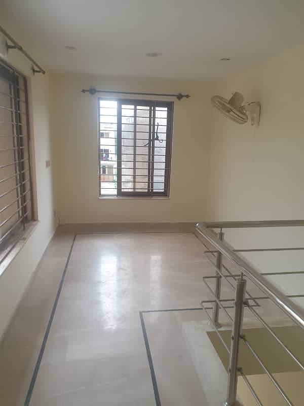 Ideal Prime Location 1000 Square Feet Upper Portion Available In D-12 13