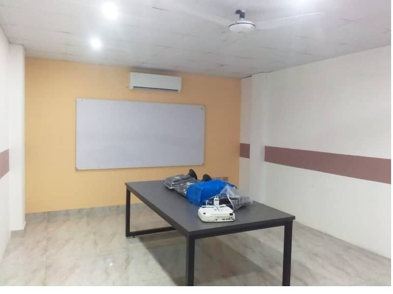 Area 1500 Square Feet Office Available For Rent Real Pictures In Main Boulevard Road Gulberg 3 Lahore 4