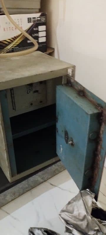 iron safe 1