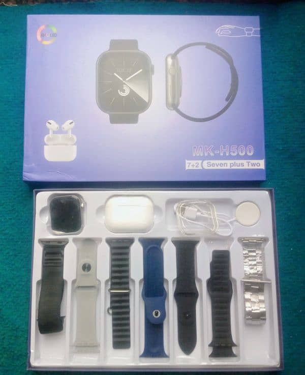 Brand New Smart Watch with 7 Interchangeable Straps &  Bluetooth 1