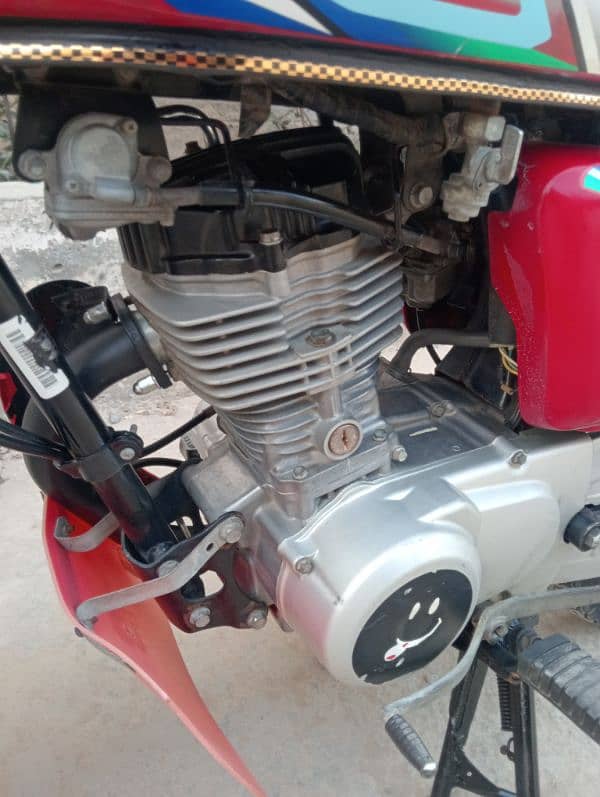 Honda 125 model 2023 new condition no work required urgent sale 3