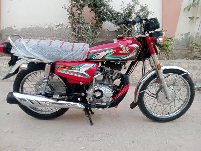 Honda 125 model 2023 new condition no work required urgent sale 7