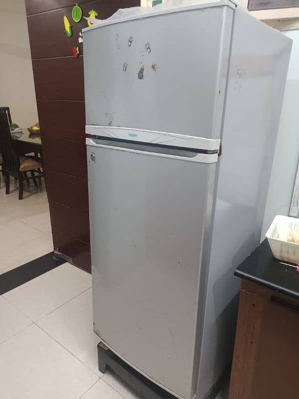 excellent condition medium size refrigerator 1