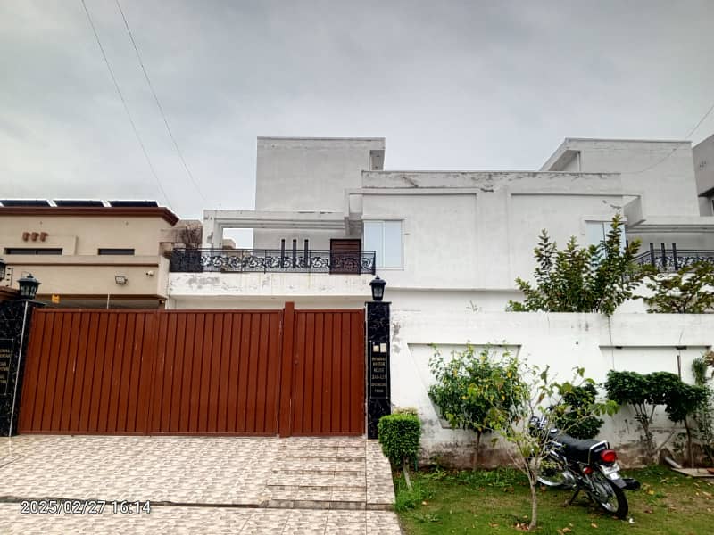 1 KANAL HOUSE FOR RENT TILE FLOORING IN IEP TOWN 0