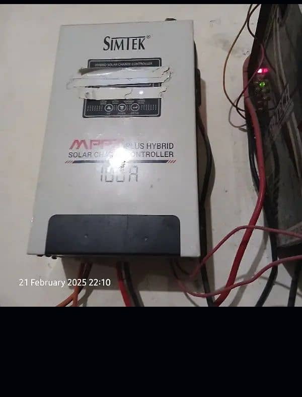 SIMTEK 100A Charge controller hybrid 1