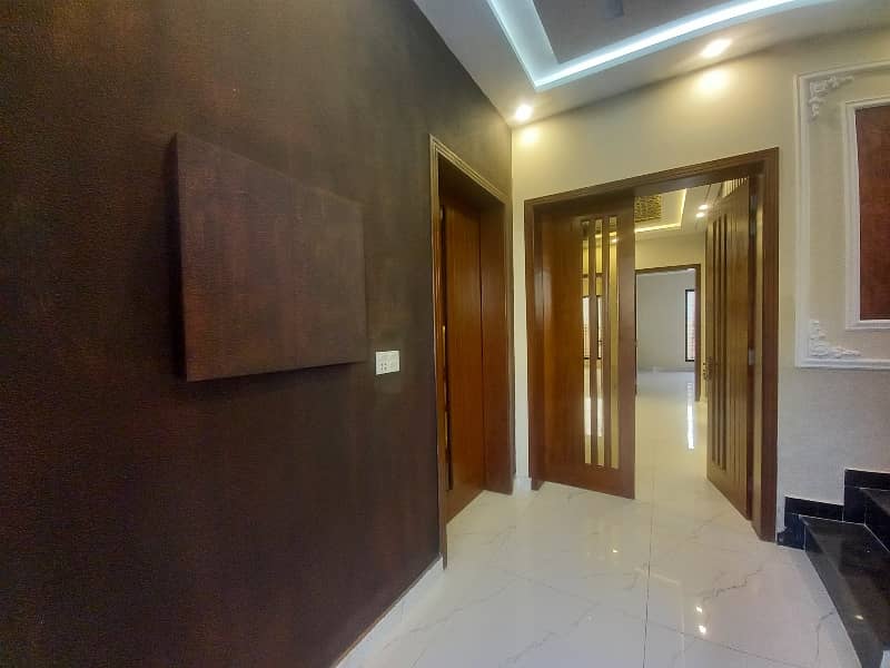 Grey Structure 5 Marla House Available In Central Park - Block BB For sale 7