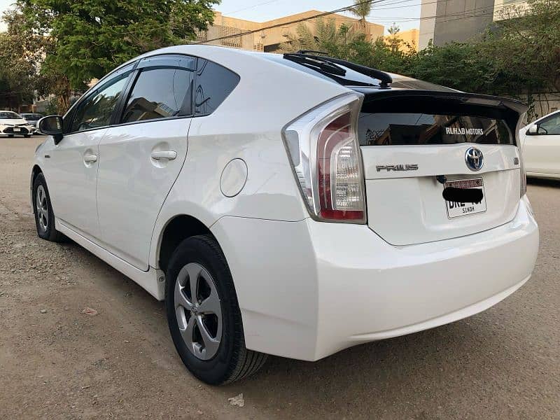 Toyota Prius 2015 9