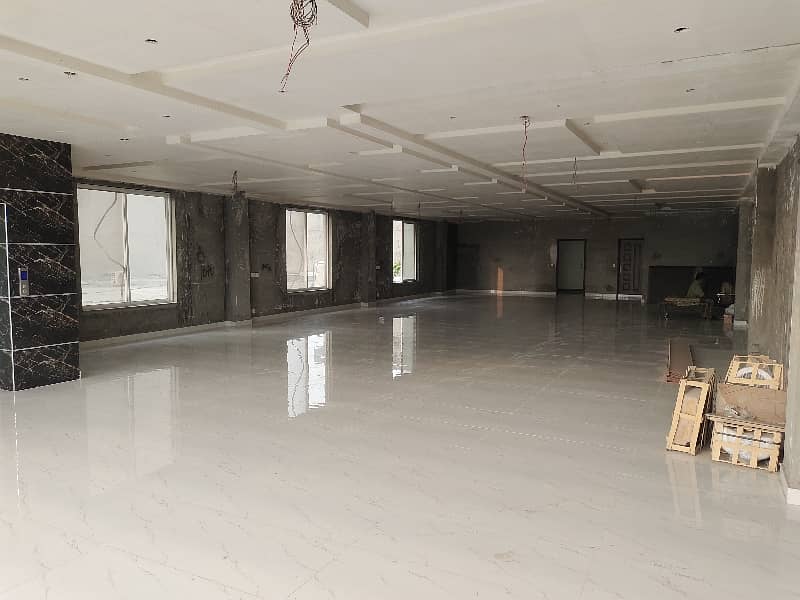 1 KANAL COMMERCIAL BUILDING ON EMPORIUM ROAD FOR SALE 1