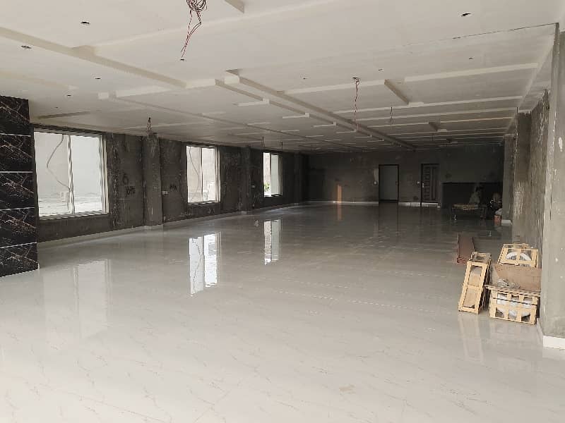 1 KANAL COMMERCIAL BUILDING ON EMPORIUM ROAD FOR SALE 2