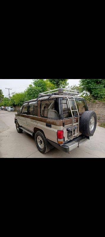 Toyota Land Cruiser 1991 3