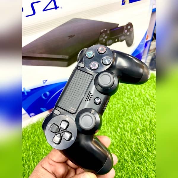 PlayStation 4 Slim 5