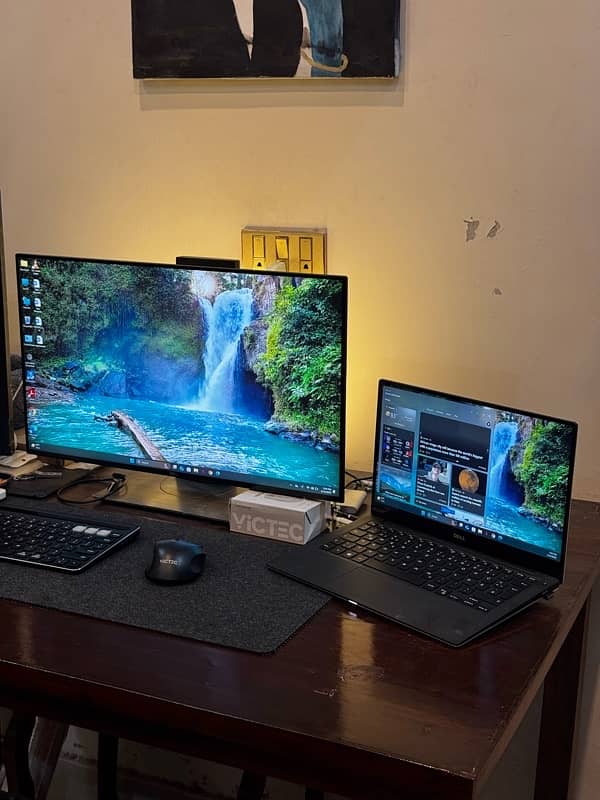 Dell XPS 9360 + Dell Ultrasharp 24 inch LCD/LED/MONITOR borderless 2