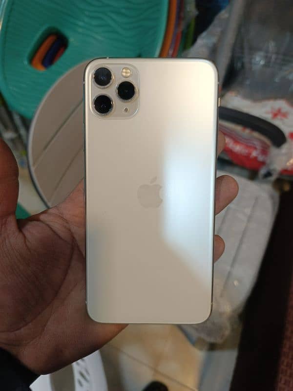 Iphone 11 pro max 256gb physically Dual sim (PTA approved) 8