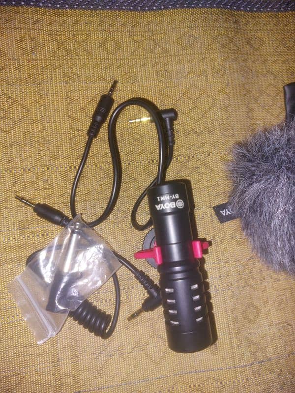 Boya  new mm1 microphone, for both mobile and camera 2