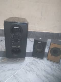 3 Peace woofer speakers