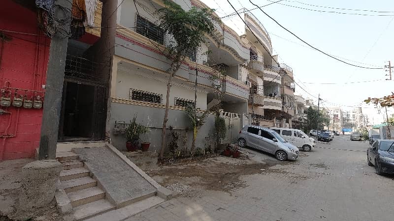 Gorgeous 120 Square Yards Lower Portion For sale Available In Gulshan-e-Iqbal Town 23