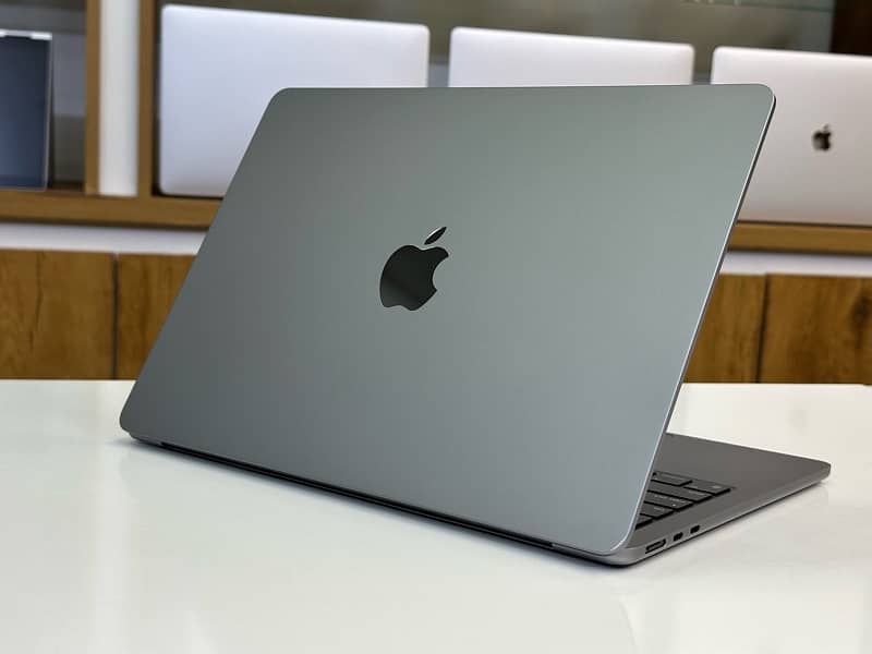 MacBook Air 2022 | 14-inches | M2-Chip | 8GB RAM With 256 GB Storage 4