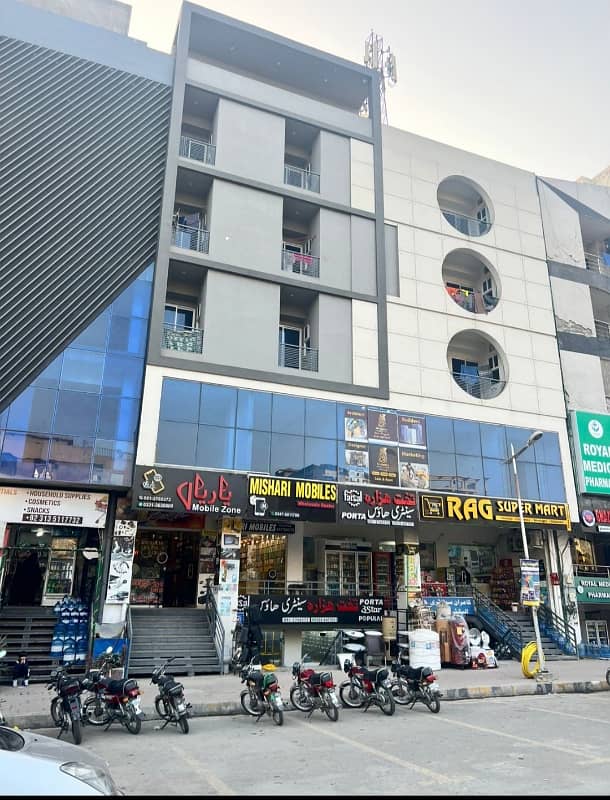 B17 FLAT FOR SALE B BLOCK MAIN MARKAZ 5