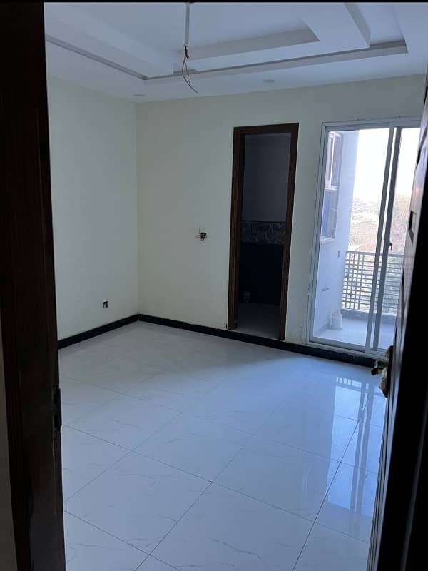 B17 FLAT FOR SALE B BLOCK MAIN MARKAZ 8