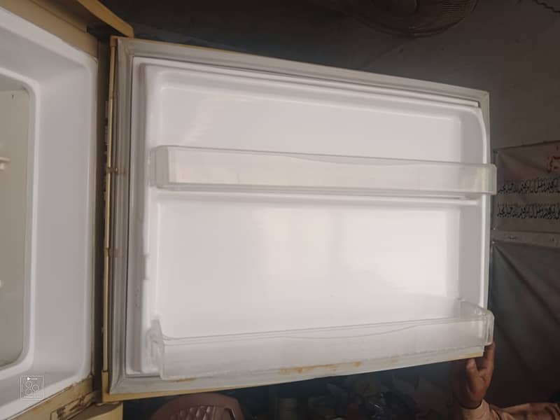 fridge/waves full size fridge/8/10 condition/ used fridge 4