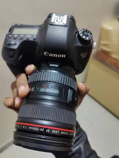 6D only with battery and charger good condition