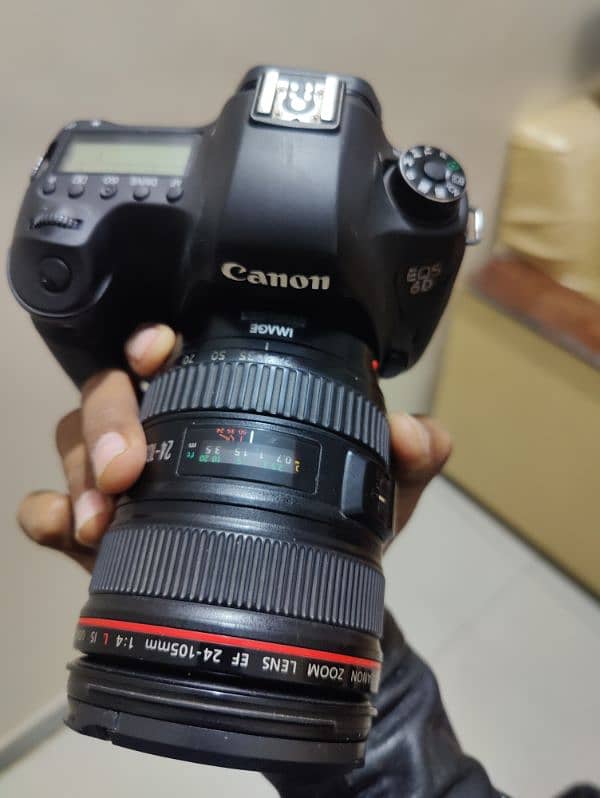 6D with 24-105 f4 L, battery and charger good condition 0