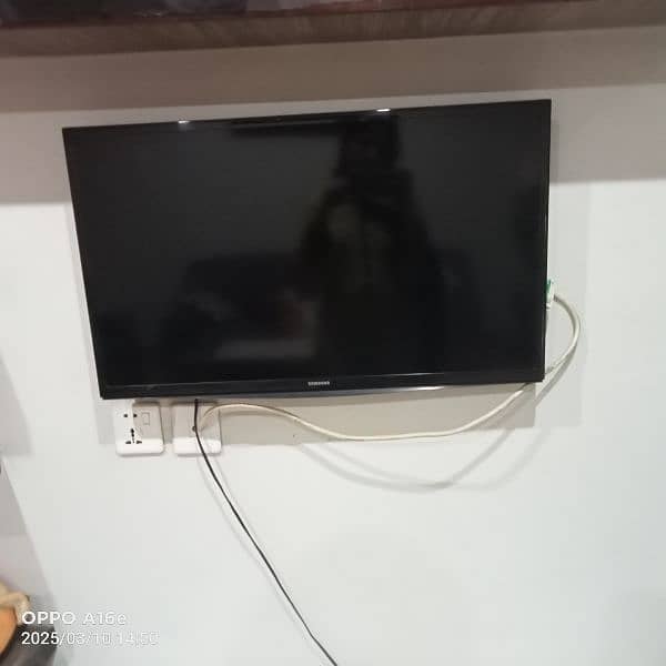 Samsung l. e. d tv for sale "32" inches 3