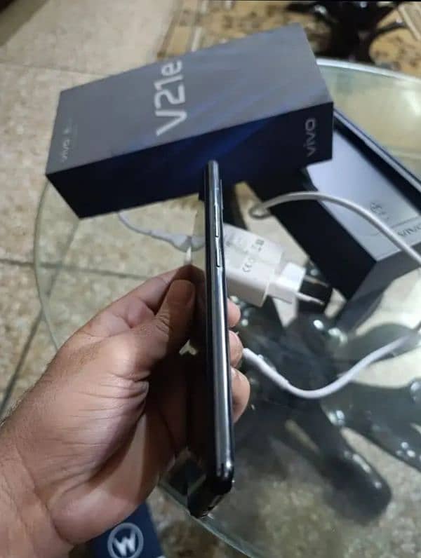 vivo v21e full box 3