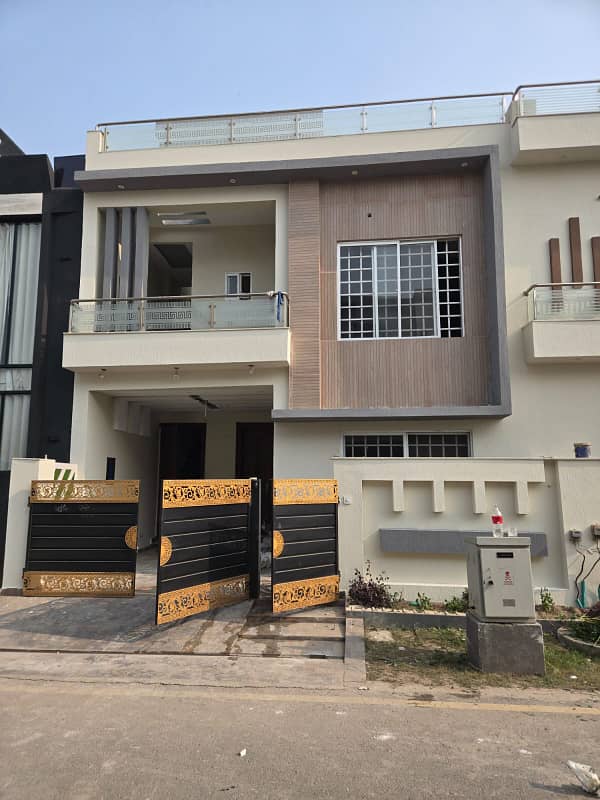 Luxury Brand New 5 Marla House For Sale In Lahore 0