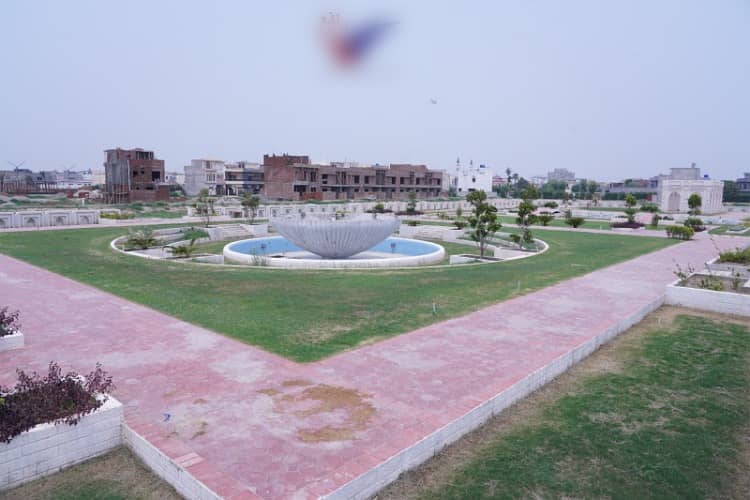 8 Marla Corner 610- G Prime Location Plot For Sale in central park housing scheme Lahore 0