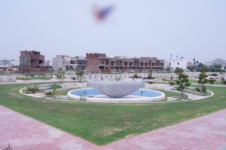 8 Marla Corner 610- G Prime Location Plot For Sale in central park housing scheme Lahore 4