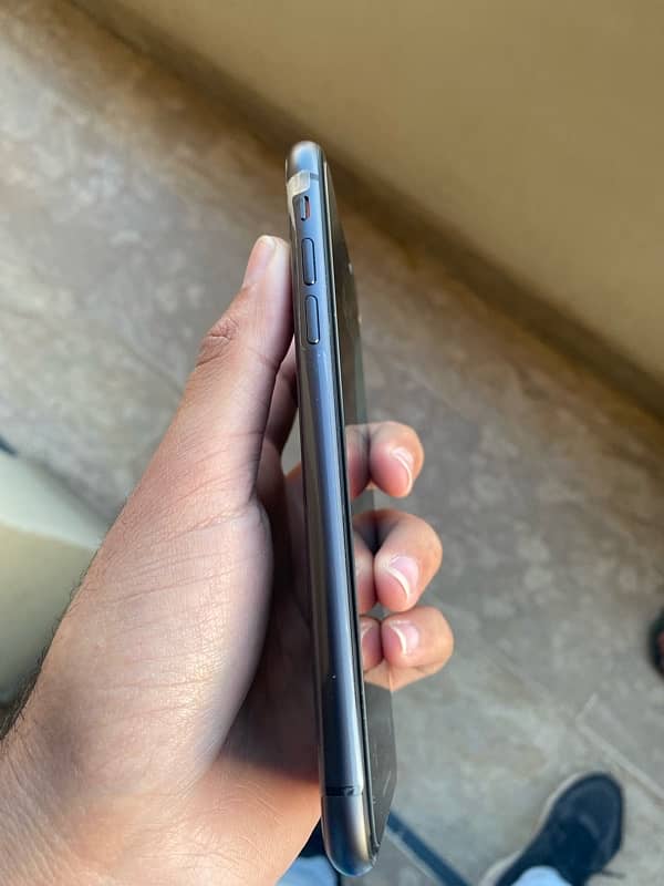 IPhone 11 64 GB 4