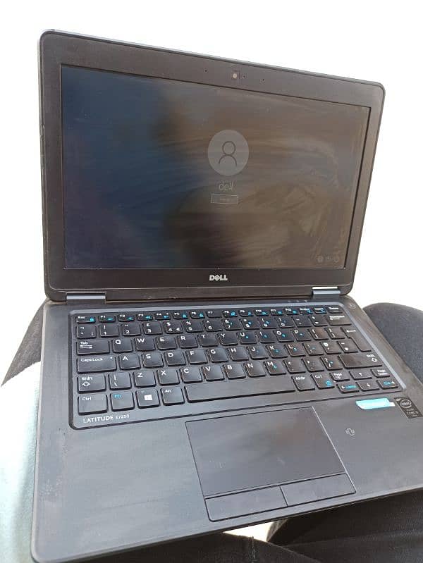 DELL laptop E7250 2