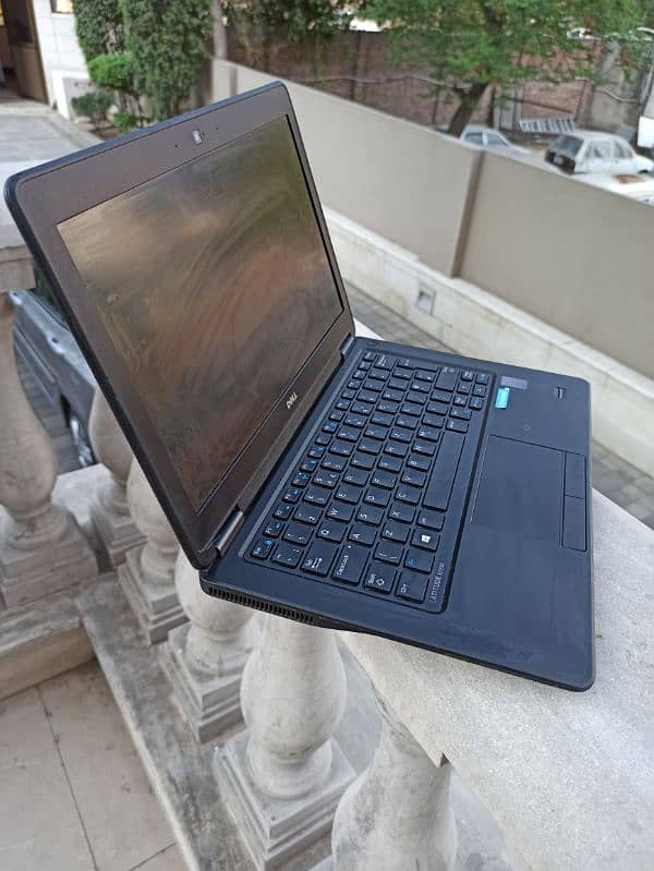 DELL laptop E7250 3