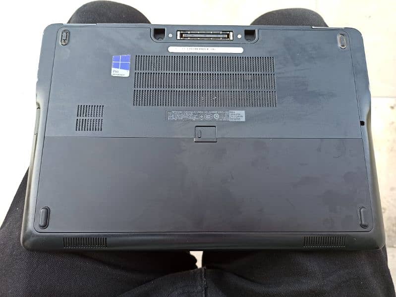 DELL laptop E7250 6