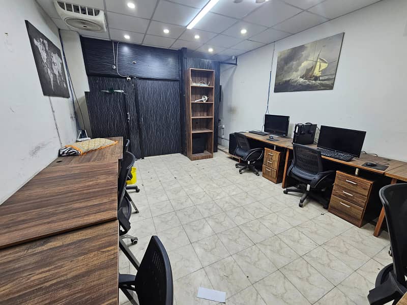 Ideal 425 SqFt Office for Rent on Main Boulevard Gulberg Lahore 3