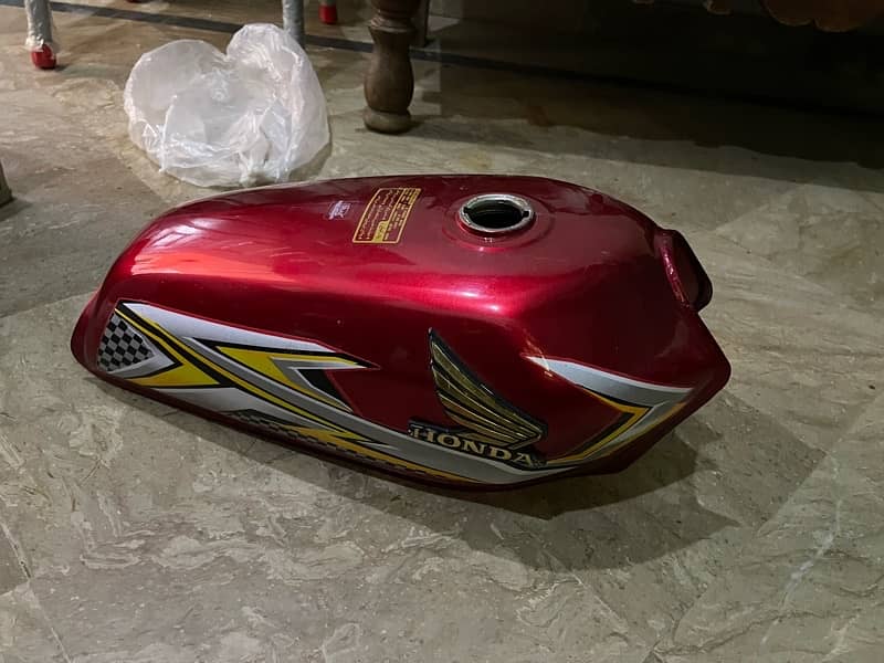 honda 125 tanki tapy 25 model new condition 1 month use hovy 1