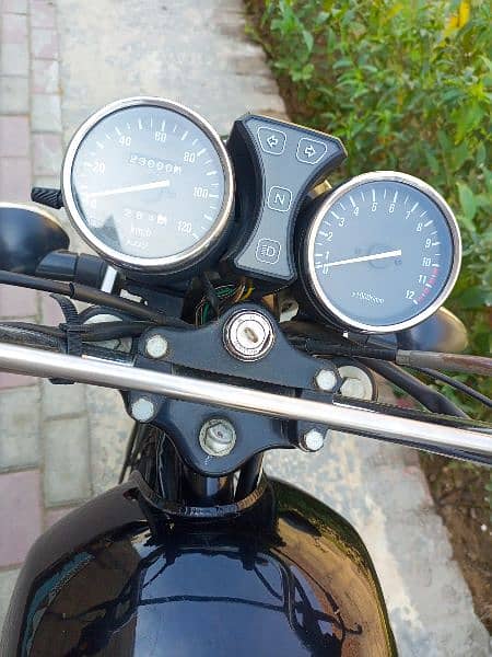 SUZUKI GS 150 model 2023 3