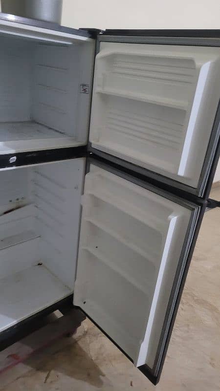 Dawlance fridge medium size 4