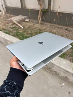 macbook pro 2017 , SSD 500GB condition 10/10