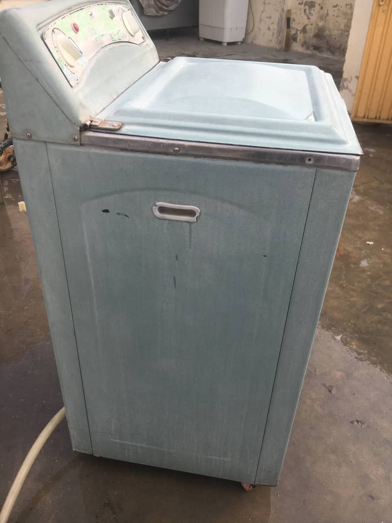 Washing machine for sale in running condition 2