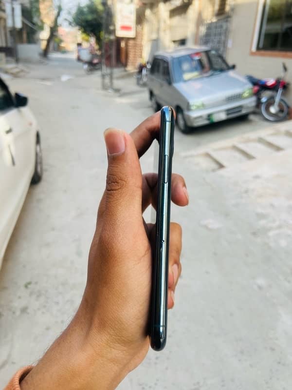 iPhone 11 Pro 1